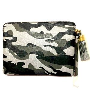 GILI Haloguard Grey Camo Leather Travel Accessories Tech Case Clutch Wristlet